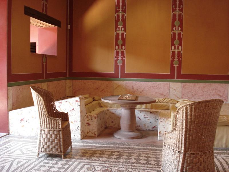 K800 Triclinium