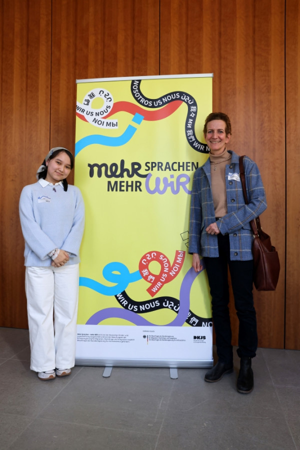 Kusar Hossaini beeindruckt Jury - als Siegerin wurde sie zur Preisverleihung nach Berlin eingeladen!