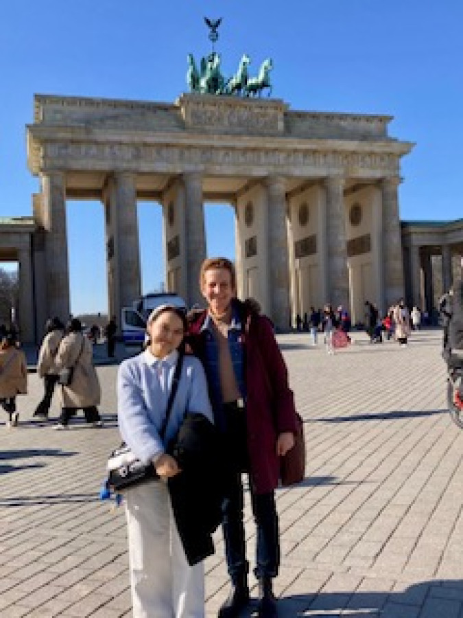 Kusar Hossaini beeindruckt Jury - als Siegerin wurde sie zur Preisverleihung nach Berlin eingeladen!